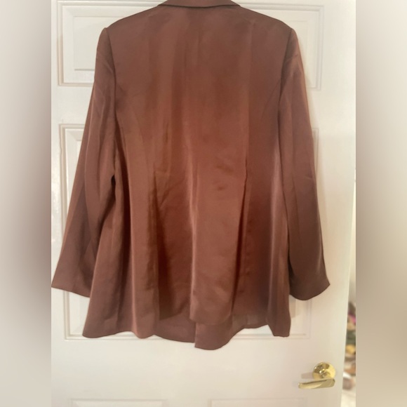 Eloquii Oversized Satin Blazer - Picture 8 of 8